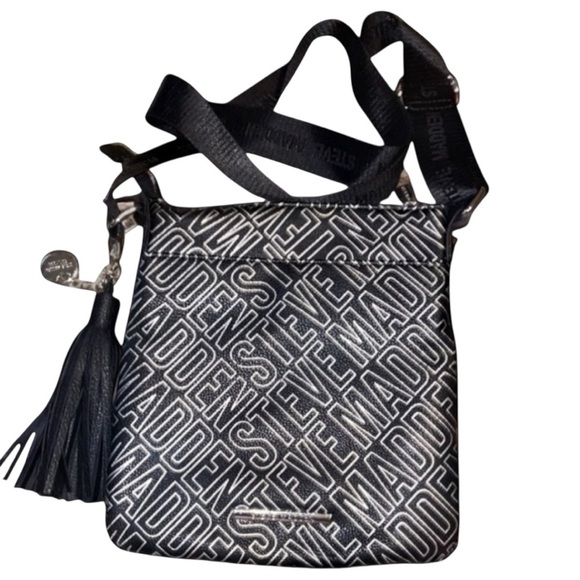 $20 (𝙇𝘼𝙎𝙏 𝘾𝙃𝘼𝙉𝘾𝙀)NWOT:Steve Madden Black Crossbody Bag - Picture 1 of 9
